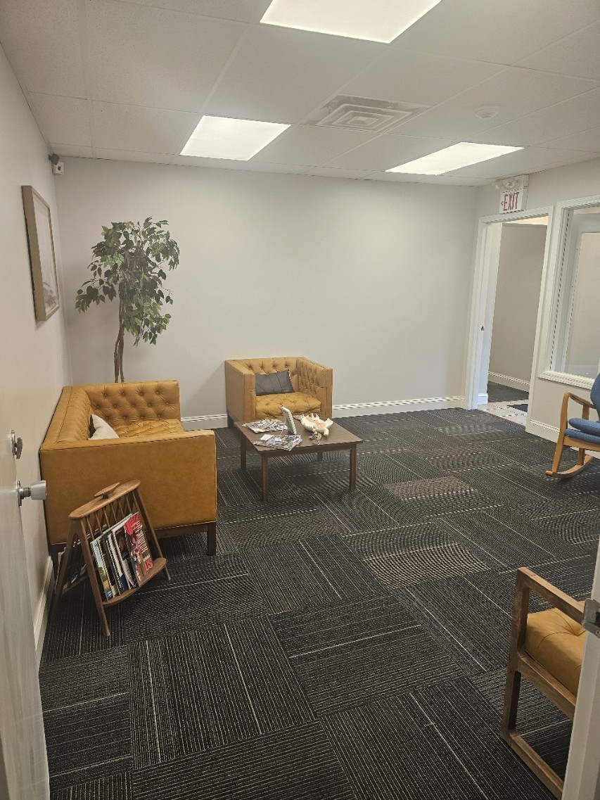 Interior common area at 917 Clocktower Dr, Springfield, IL